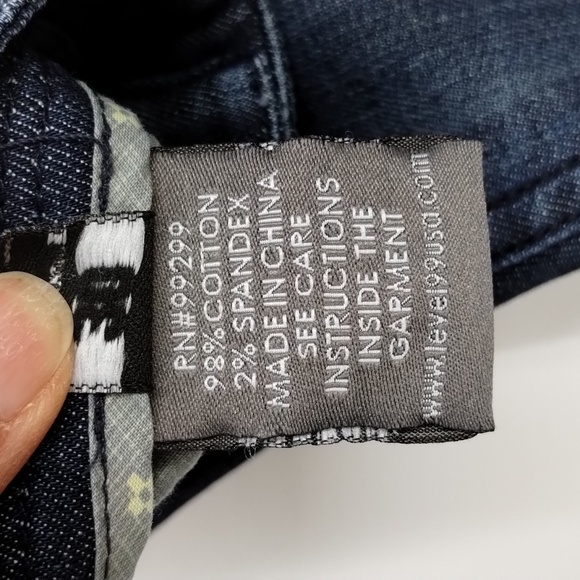 Level 99 skinny size 30 low to mid rise, 32" inseam, dark wash jeans - Picture 12 of 13